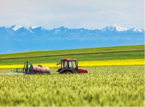 國(guó)務(wù)院頒布《關(guān)于農(nóng)村土地所有權(quán)承包權(quán)經(jīng)營(yíng)權(quán)分置辦法的意見(jiàn)》，完善承包地“三權(quán)”分置制度