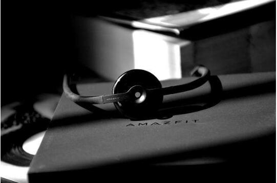 首飾化、珠寶化是可穿戴設(shè)備的一種發(fā)展趨勢(shì)，智能配飾都會(huì)成為下一個(gè)風(fēng)口浪尖