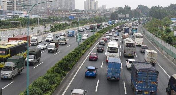 公安部：全國機動車保有量達3.25億輛，機動車駕駛人達4.07億人