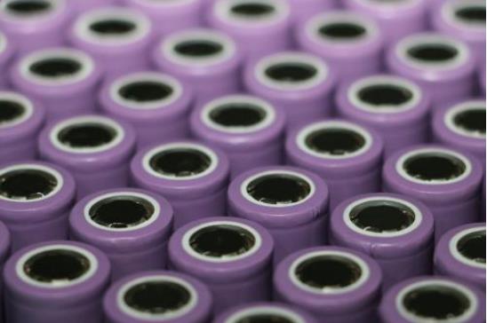 多晶硅料環(huán)節(jié)為國內(nèi)在光伏產(chǎn)業(yè)鏈中發(fā)展相對滯后的環(huán)節(jié)，尚存替代空間