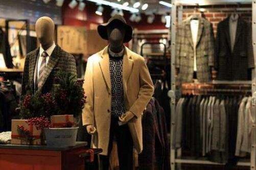 服裝實(shí)體店經(jīng)營(yíng)想要獲得更多的發(fā)展機(jī)遇，創(chuàng)新和改革刻不容緩