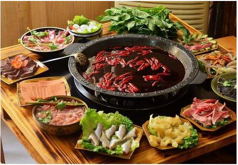 火鍋行業(yè)由于它的消費(fèi)特征的特殊性，有廣泛的消費(fèi)群體，前景廣闊