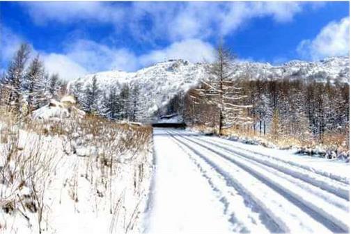 預(yù)計(jì)到2021～2022冰雪季，我國冰雪旅游人數(shù)將達(dá)到3.4億人次，冰雪旅游收入將達(dá)到6800億元