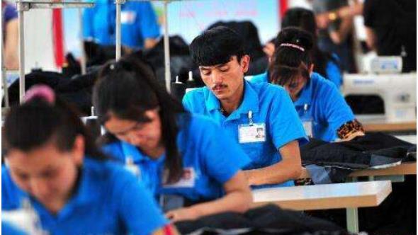 2018年，新疆促進(jìn)47.58萬城鎮(zhèn)人口實(shí)現(xiàn)就業(yè)，城鎮(zhèn)登記失業(yè)率控制在3.3%???