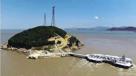 潮汐能具有儲(chǔ)量大影響因素少、可靠性高及能量轉(zhuǎn)化效率高等優(yōu)點(diǎn)，利用前景廣闊